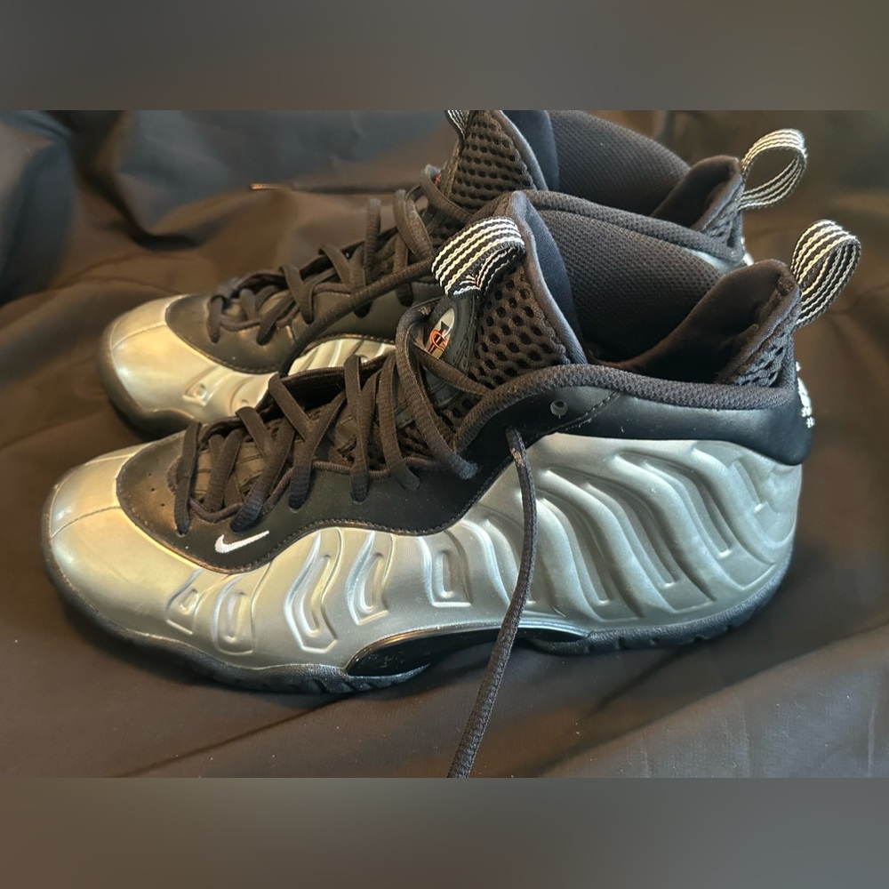 Nike foampositeschrome size 6.5y